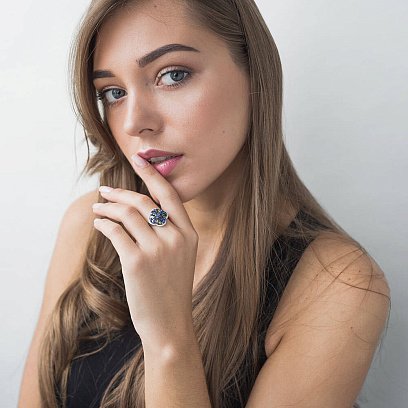 Золотое кольцо с сапфирами, бриллиантами и уваровитом кб0087gm №4