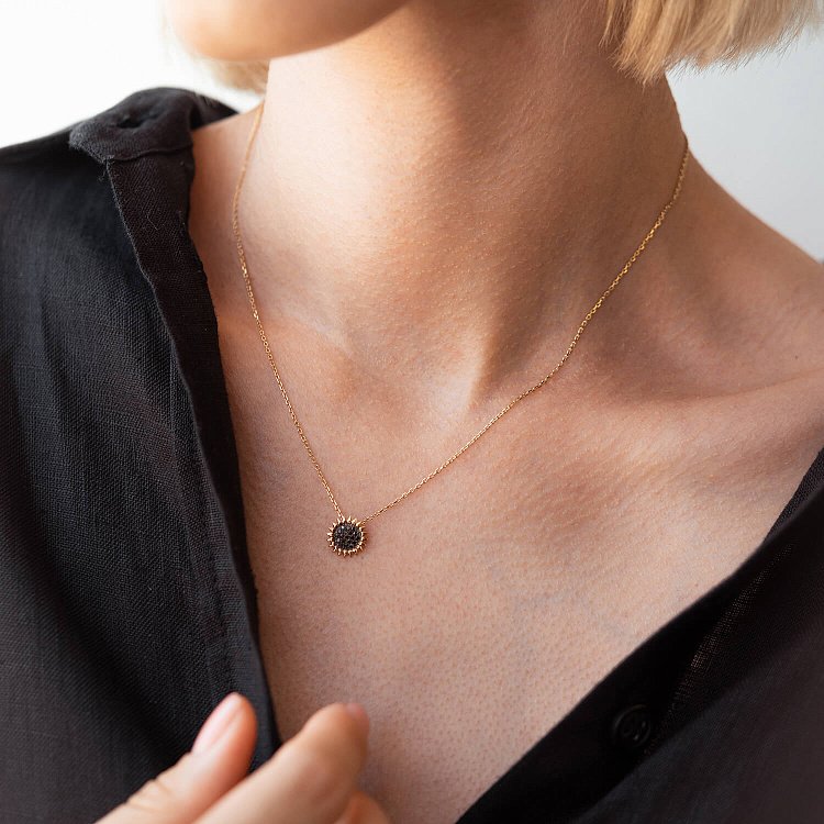 Золотое колье "Подсолнух" с черными бриллиантами 726133122 от ювелирного магазина Оникс - 1