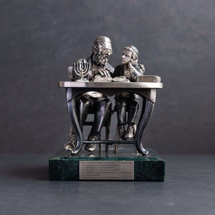 Срібна фігура ручної роботи 23104 від ювелірного магазину Онікс