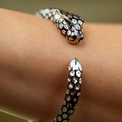 Жорсткий золотий браслет "Пантера" (емаль, фіаніти) б05345 №4