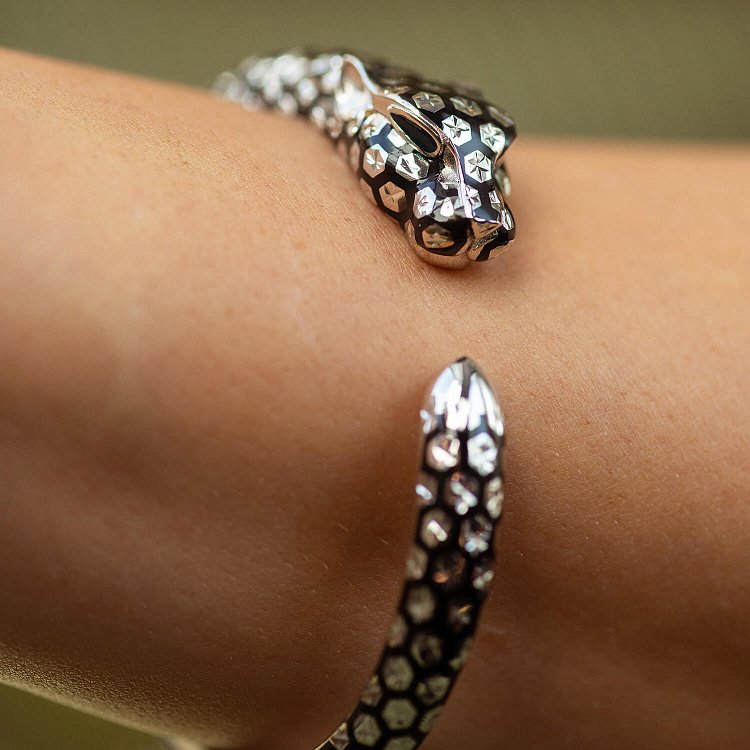 Жорсткий золотий браслет "Пантера" (емаль, фіаніти) б05345 від ювелірного магазину Онікс - 3