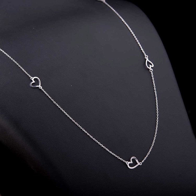 Серебряное колье "Сердечки" 18293 от ювелирного магазина Оникс