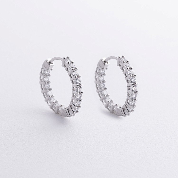 Срібні сережки - кільця з фіанітами 123426 від ювелірного магазину Онікс