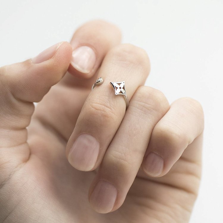 Золота каблучка "Конюшина" з фіанітом на фалангу к232б від ювелірного магазину Онікс - 3