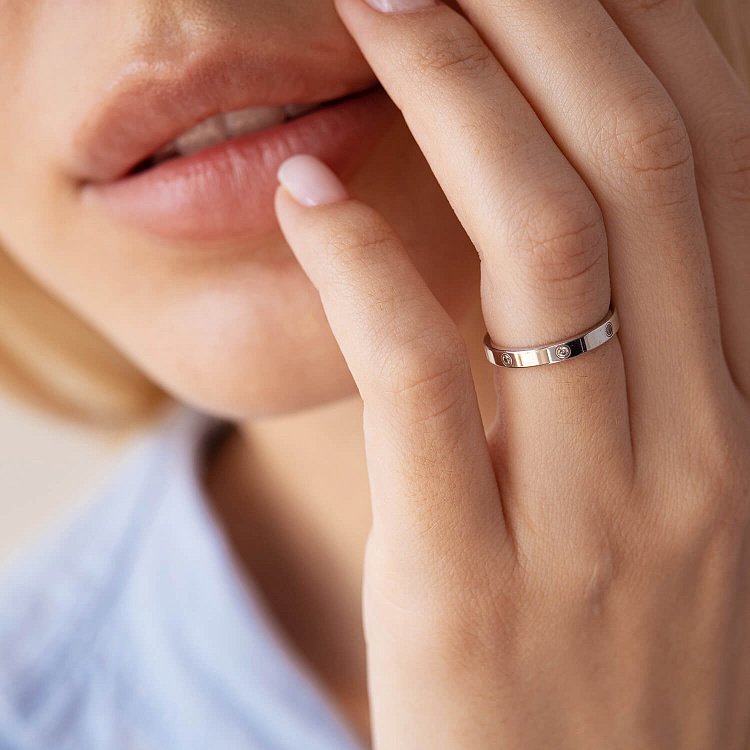 Золота каблучка з фіанітами к02950 від ювелірного магазину Онікс - 2