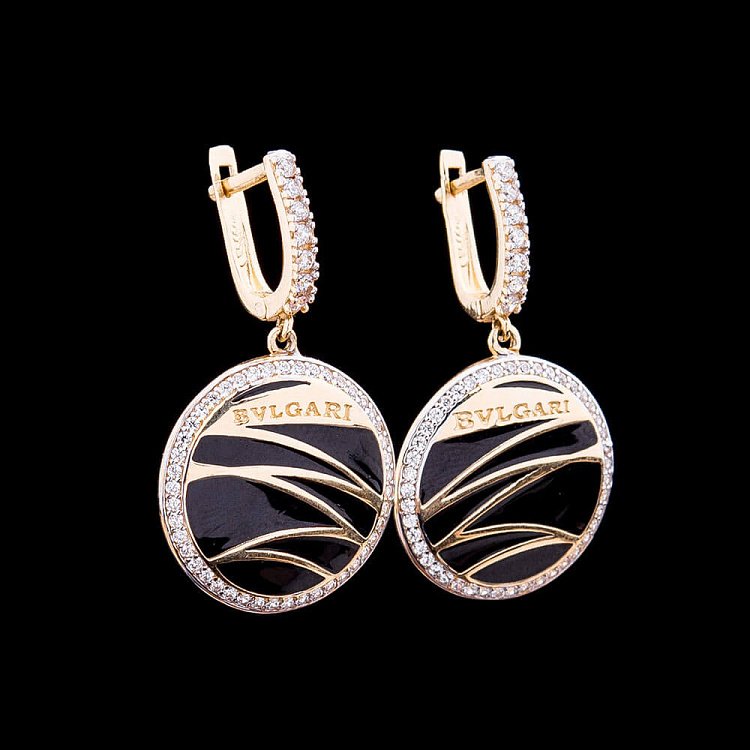 Ексклюзивні золоті сережки з емаллю і фіанітами с02696 Ексклюзивні золоті сережки з емаллю і фіанітами с02696 від ювелірного магазину Онікс