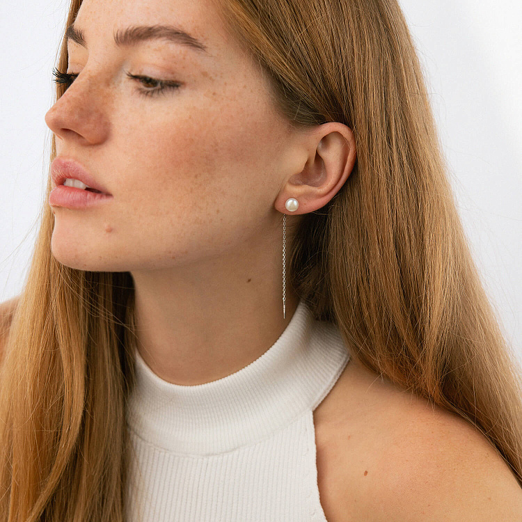 Срібні сережки - протяжки з перлами 123104 від ювелірного магазину Онікс - 2