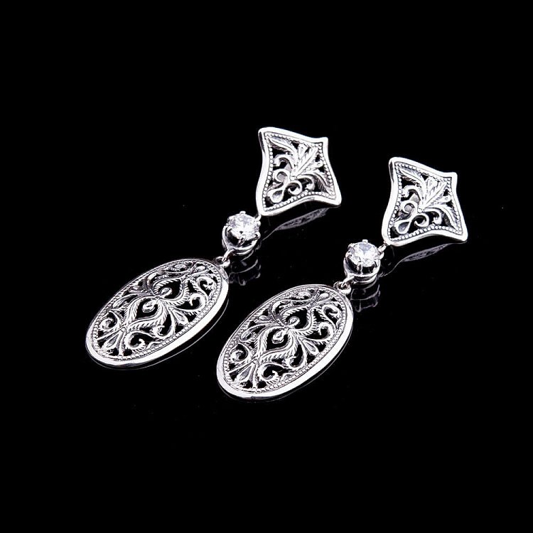 Серебряные серьги 121638 от ювелирного магазина Оникс - 1