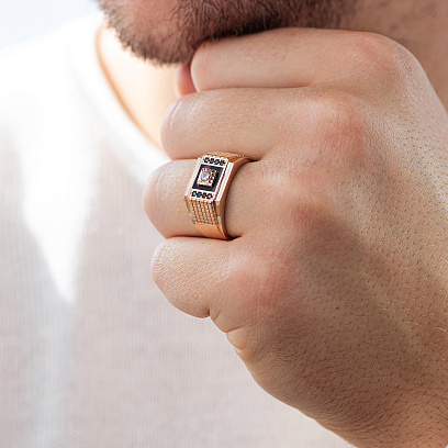 Мужская золотая печатка с фианитами и эмалью к07377 №2