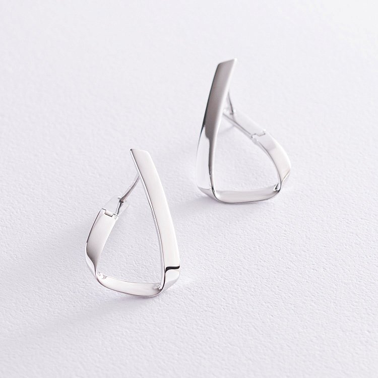 Золотые серьги на английской застежке с07543 от ювелирного магазина Оникс