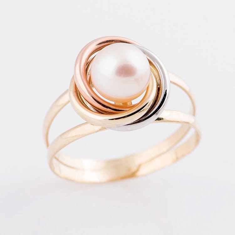 Золота каблучка з культивованими прісноводним перлами к02800 від ювелірного магазину Онікс