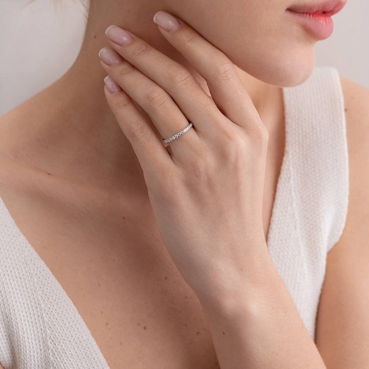 Кольцо дорожка в белом золоте с бриллиантами 210451121 от ювелирного магазина Оникс - 1