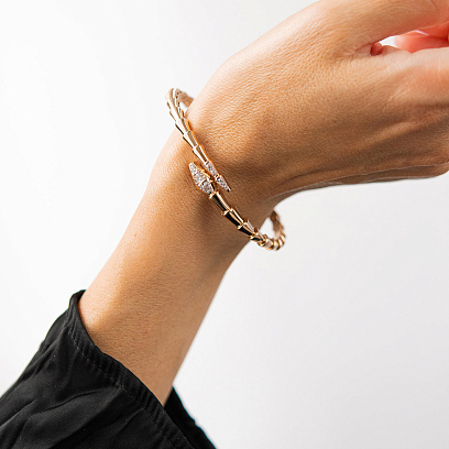 Жорсткий браслет "Змія" у червоному золоті (фіаніти) б05750 №5