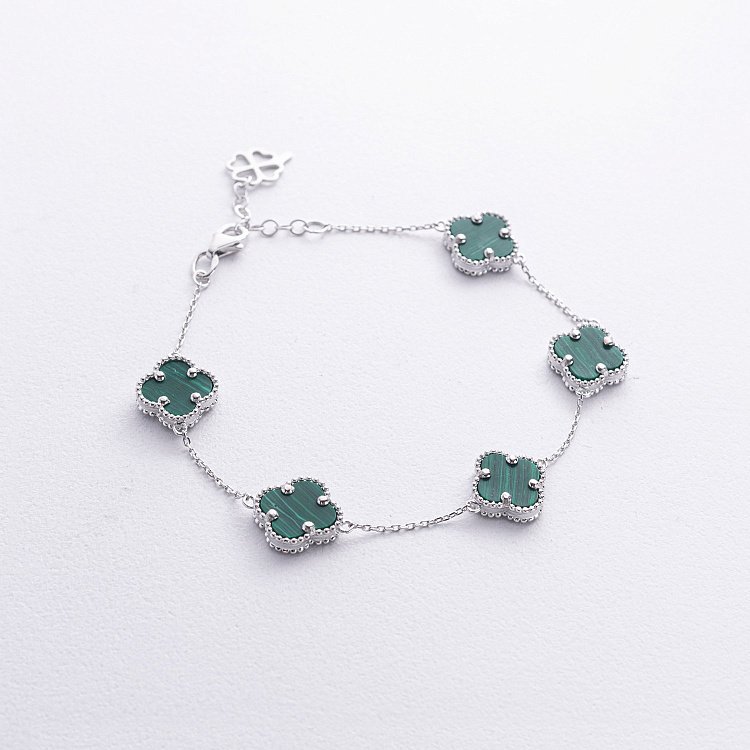 Браслет "Клевера" с малахитом (белое золото) б05436 от ювелирного магазина Оникс