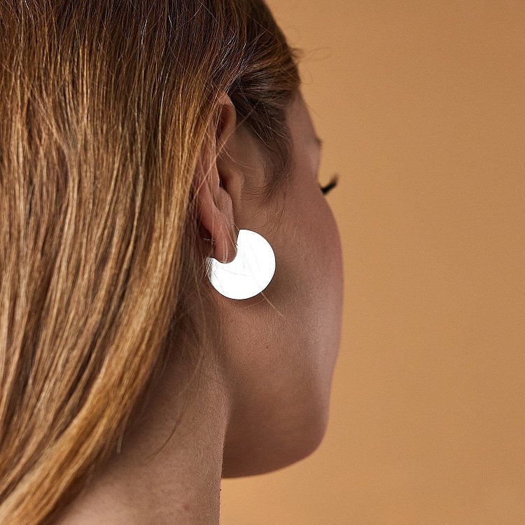 Срібні сережки - пусеті "Лаура" 123125 від ювелірного магазину Онікс