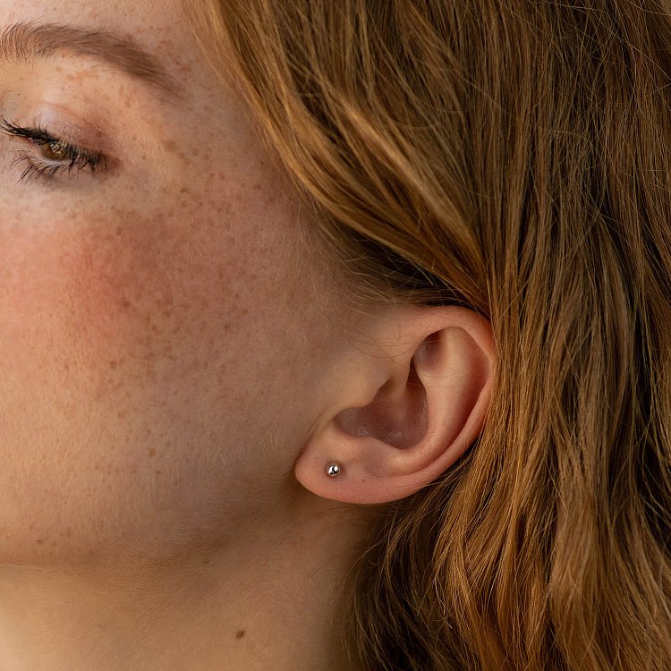 Сережки - пусети "Кульки" в білому золоті (0.4 см) с07300 від ювелірного магазину Онікс - 4