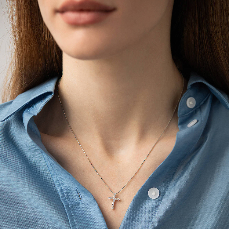 Хрестик з діамантами у білому золоті пб0361lg від ювелірного магазину Онікс - 1