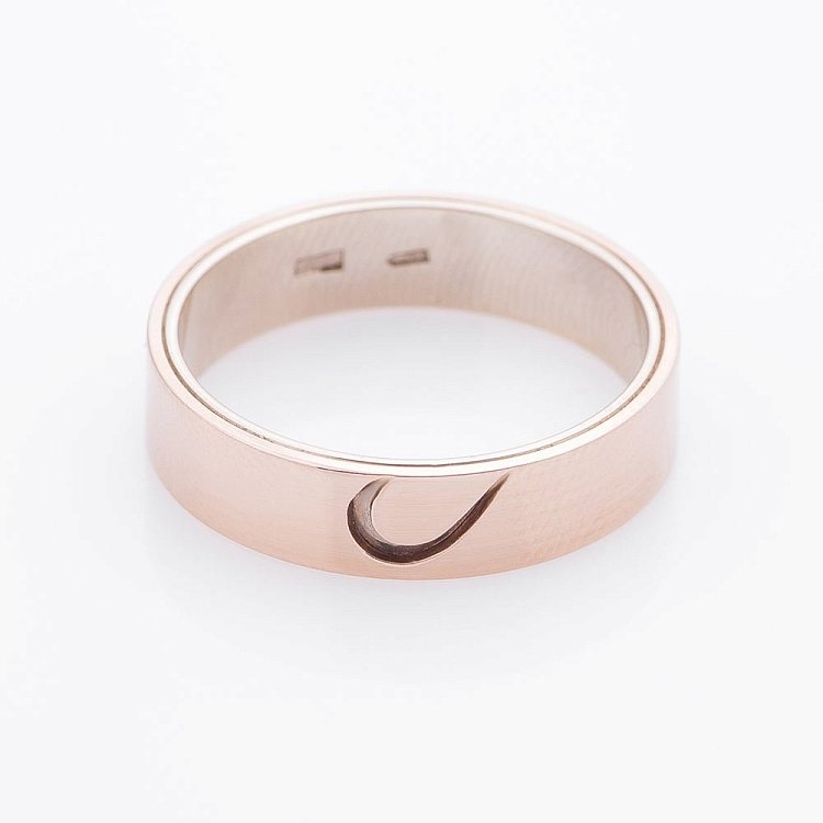 Мужское обручальное кольцо "Сердце" обр000470 от ювелирного магазина Оникс - 1