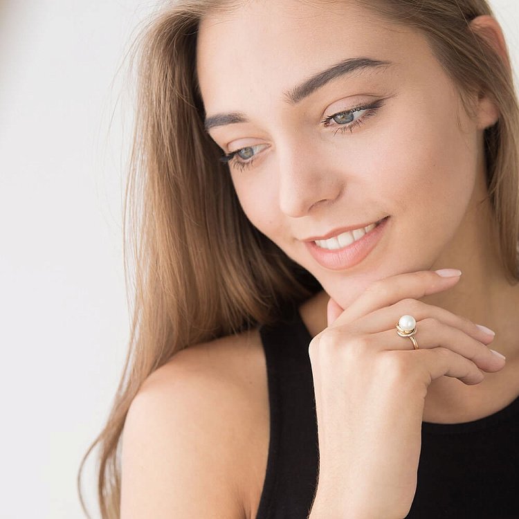 Золота каблучка з культ. прісн. перлами к03217 від ювелірного магазину Онікс - 8