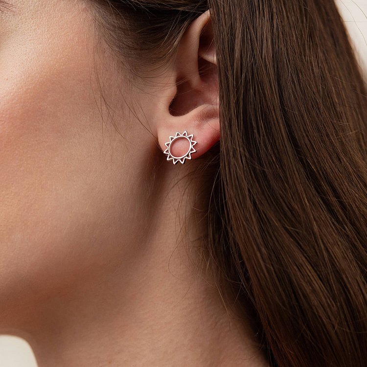 Сережки - пусети "Сонце" у білому золоті с08192 від ювелірного магазину Онікс - 1