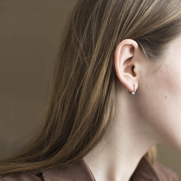 Срібні сережки-кільця (родіювання) 122446 від ювелірного магазину Онікс - 1