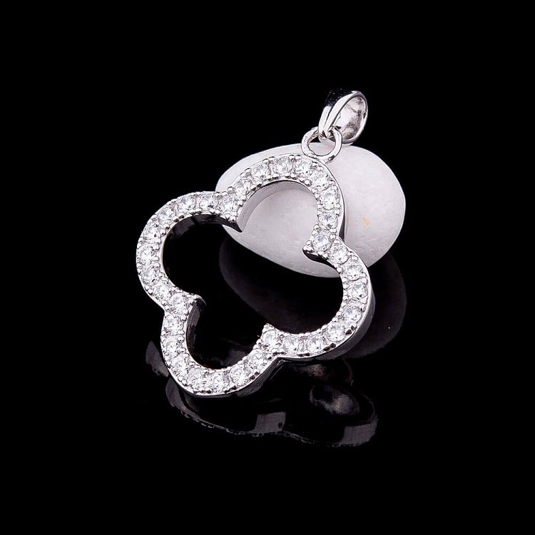 Срібна підвіска "Конюшина" з фіанітами 132214 від ювелірного магазину Онікс - 1