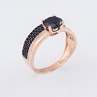 Золотое кольцо с черными фианитами к04841 от ювелирного магазина Оникс - 1