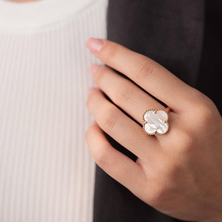 Кольцо "Клевер" в красном золоте (перламутр) к07035 от ювелирного магазина Оникс