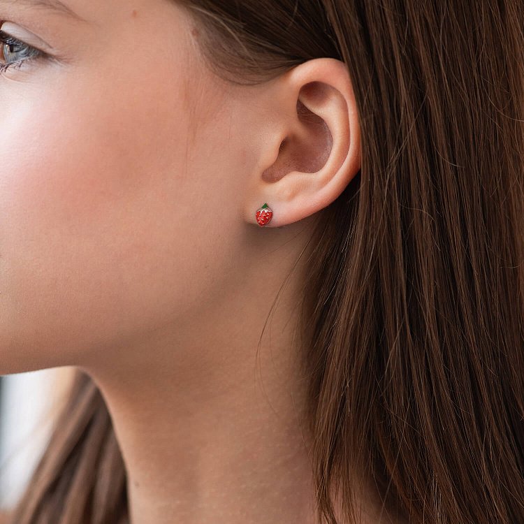 Срібні сережки - пусети "Полуничка" з емаллю 765 від ювелірного магазину Онікс - 1