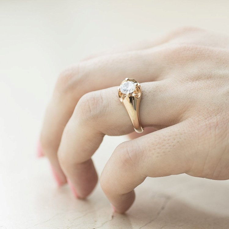 Золотое помолвочное кольцо с фианитом к04807 от ювелирного магазина Оникс - 4