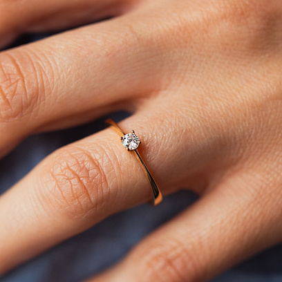 Заручальна золота каблучка з фіанітом к08231 №4