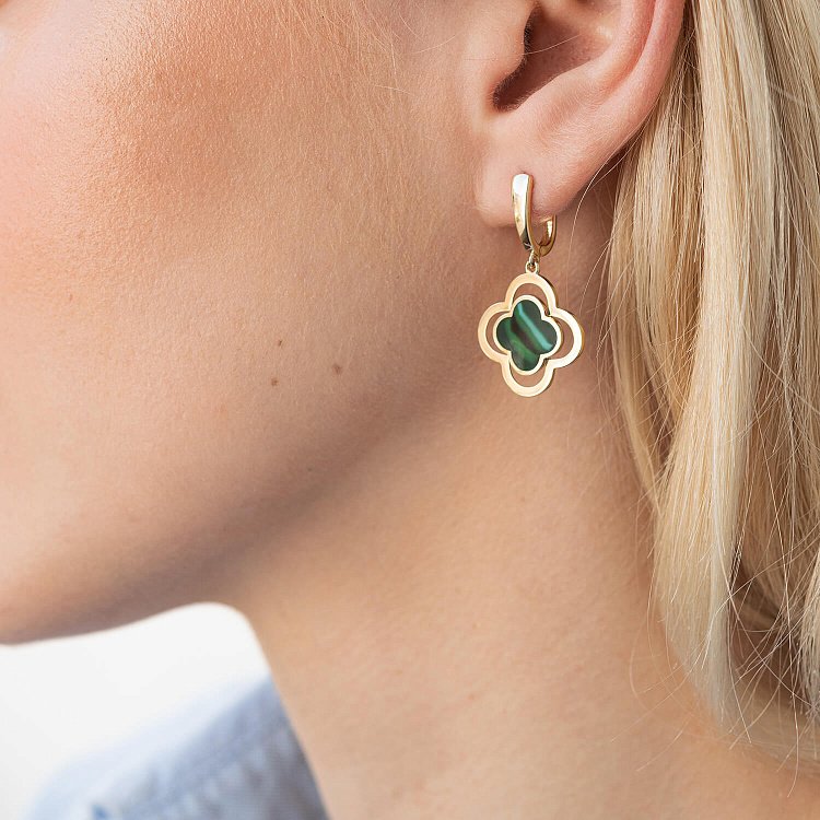 Сережки "Конюшина" в жовтому золоті (емаль) с07779 від ювелірного магазину Онікс - 1