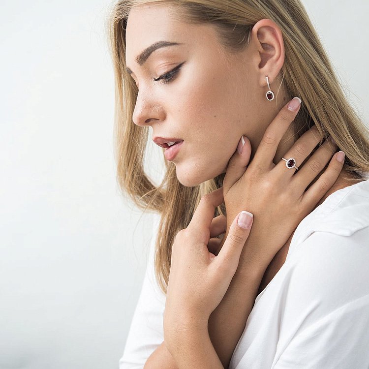 Золотые серьги с пиропом (гранатом) и фианитами с04686 от ювелирного магазина Оникс - 3