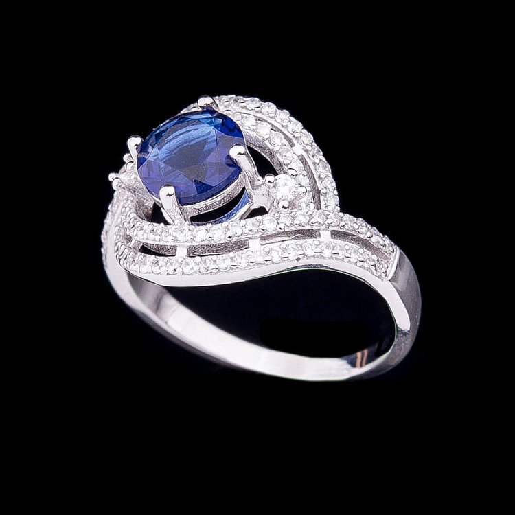 Каблучка з синтетичною шпинеллю синього кольору к018 від ювелірного магазину Онікс - 2