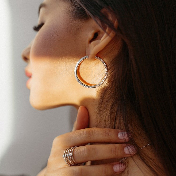 Золотые серьги - кольца с бриллиантами с1117 от ювелирного магазина Оникс - 1