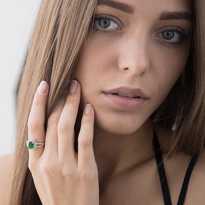 Кольцо с синтетической шпинелью зеленого цвета к07 №4