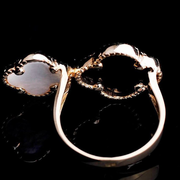 Золотое женское кольцо "Клевер" с перламутром к03283 от ювелирного магазина Оникс - 2