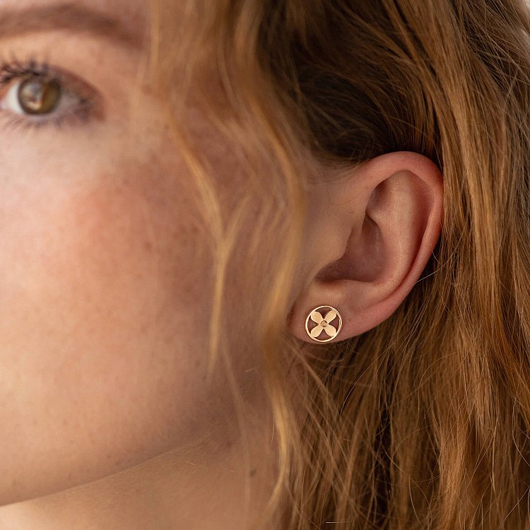 Золотые серьги - пусеты "Клевер" с06486 от ювелирного магазина Оникс - 1