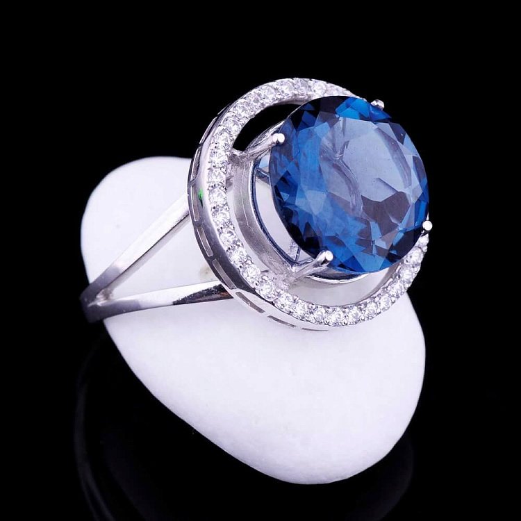 Золота каблучка з блакитним "Лондон" топазом і фіанітами к416 від ювелірного магазину Онікс - 6