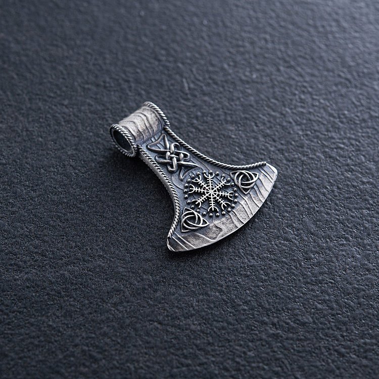Серебряный кулон - топор "Шлем ужаса"  7044 от ювелирного магазина Оникс