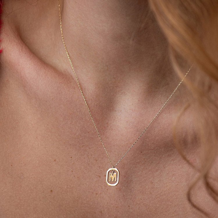 Кольє з літерою "М" у жовтому золоті кол02463м від ювелірного магазину Онікс - 3