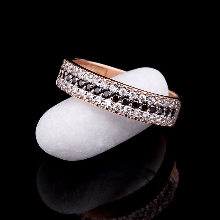 Золота каблучка з фіанітами к02687 від ювелірного магазину Онікс