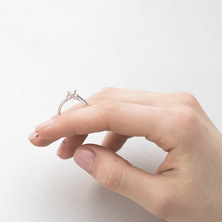 Золотое помолвочное кольцо (бриллианты) кб0206mi от ювелирного магазина Оникс - 1