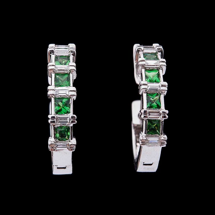 Золоті сережки "Кільця" з діамантами і хризолітами с644 від ювелірного магазину Онікс - 2