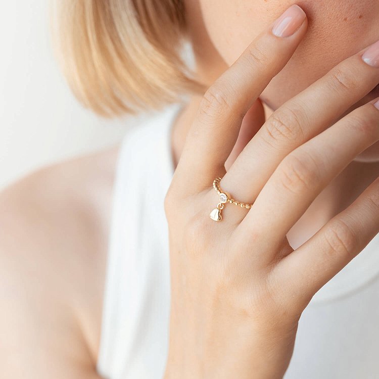 Каблучка "Сердечко" в жовтому золоті (фіаніт) к07065 від ювелірного магазину Онікс