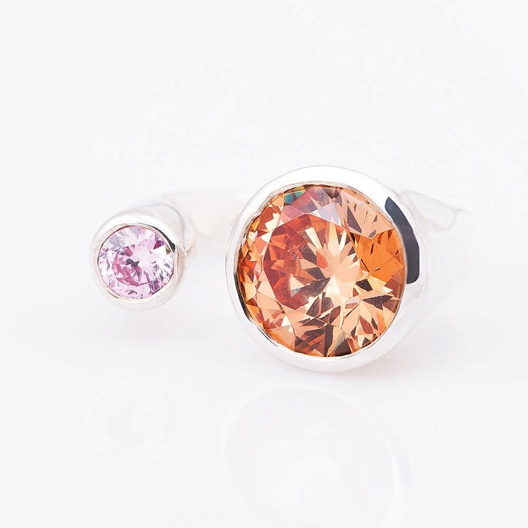 Серебряное кольцо с фианитами 111719 от ювелирного магазина Оникс - 2