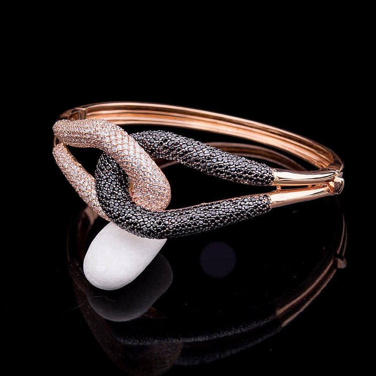 Золотий браслет з фіанітами б01704 від ювелірного магазину Онікс