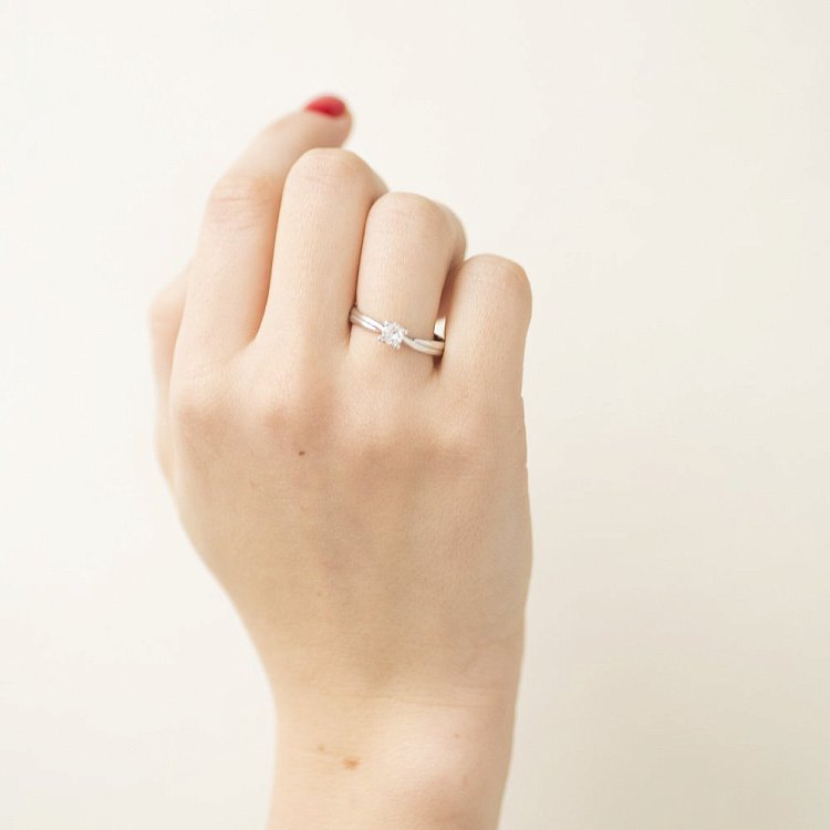 Серебряное кольцо с фианитом 11936 от ювелирного магазина Оникс - 2