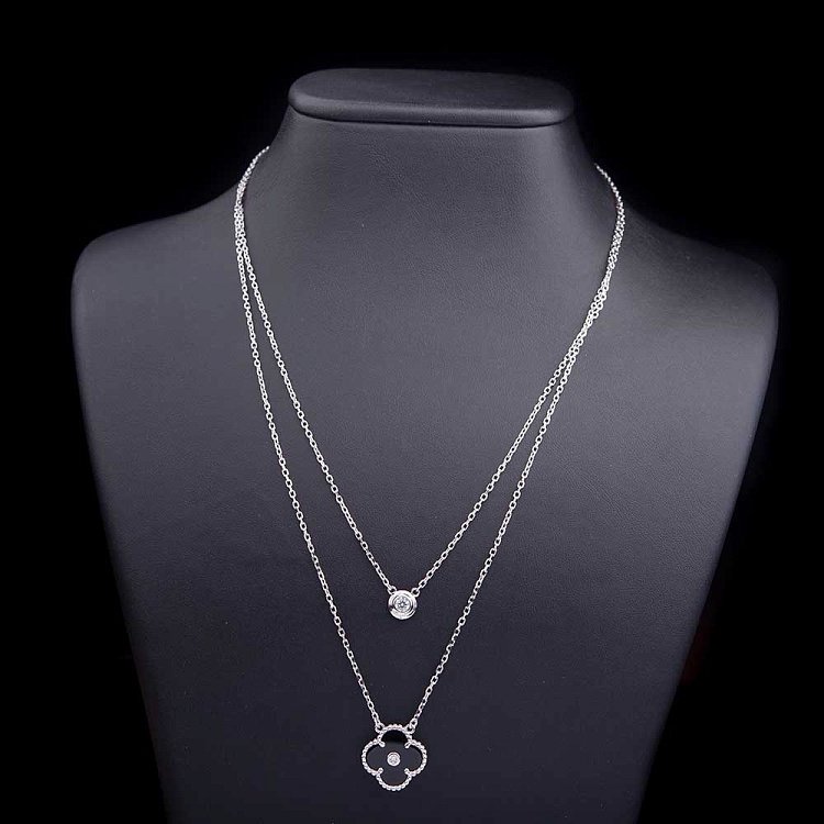 Срібне кольє "Конюшина" з фіанітом і оніксом 18351 від ювелірного магазину Онікс