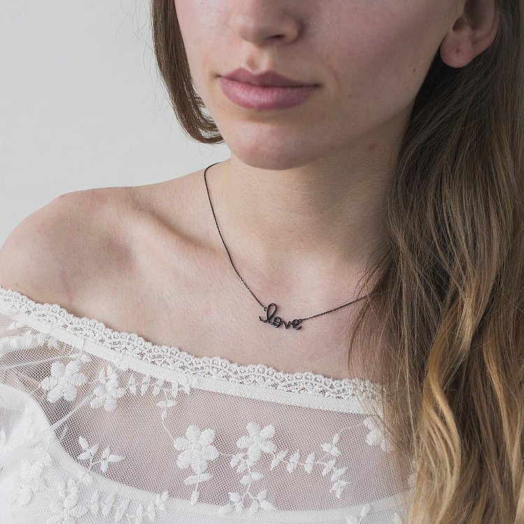 Серебряное колье Love 18378 от ювелирного магазина Оникс